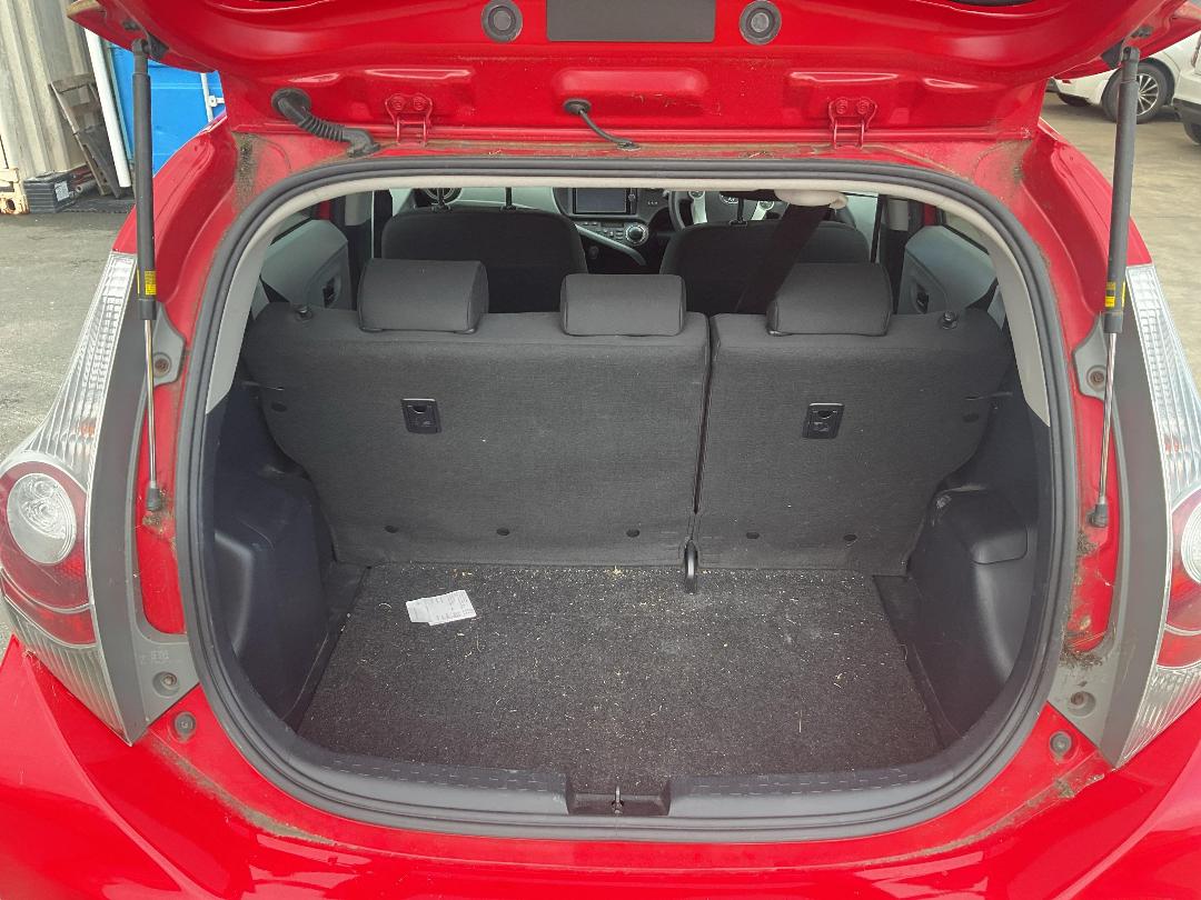 Photo '11' of Toyota Aqua Hybrid