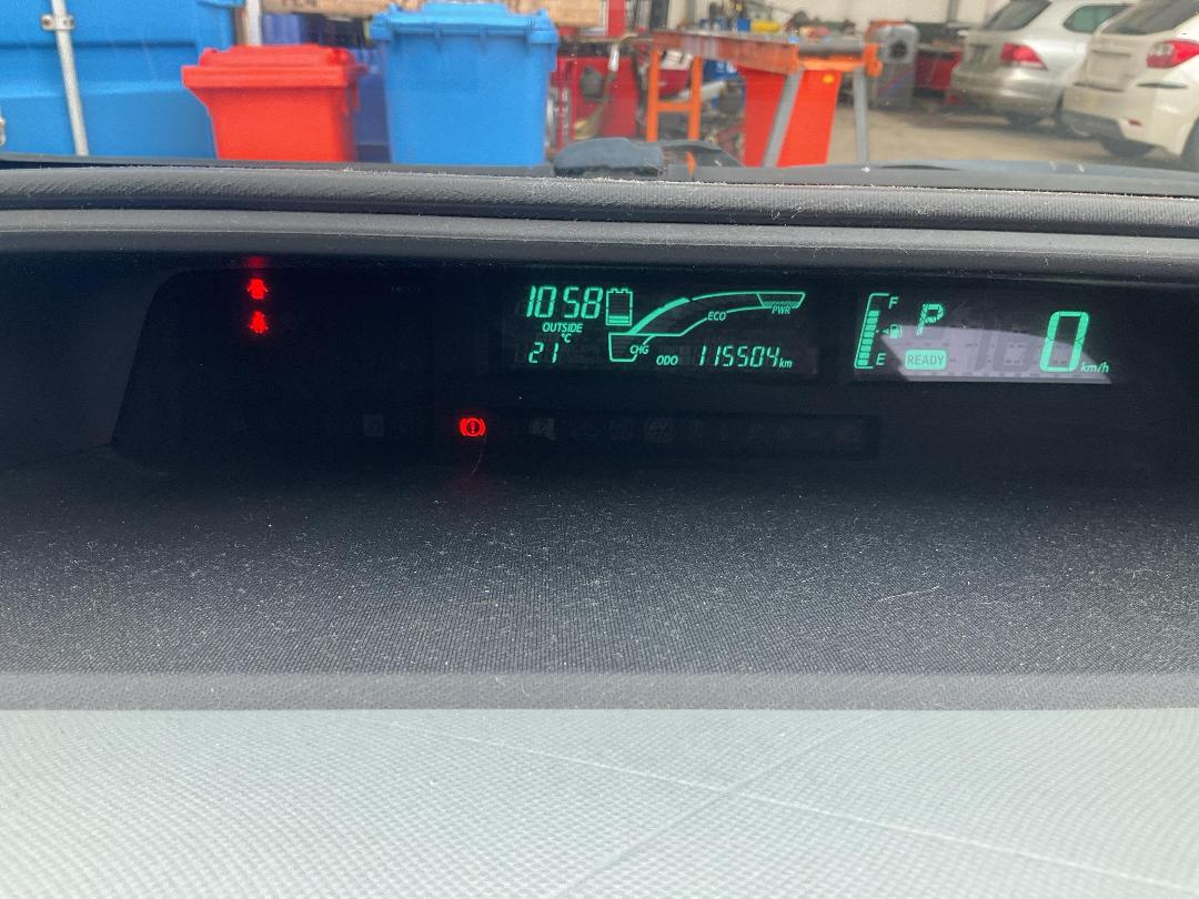 Photo '8' of Toyota Aqua Hybrid