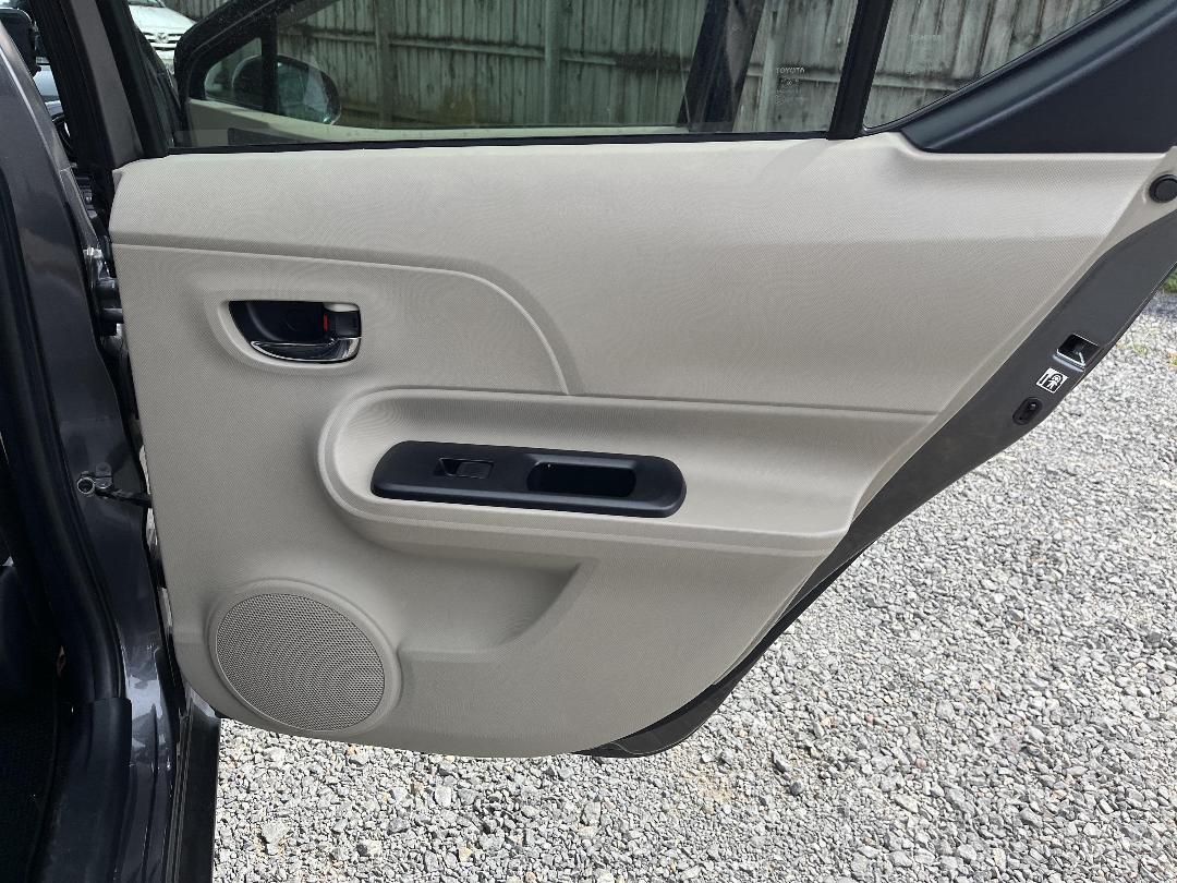 Photo '17' of Toyota Aqua