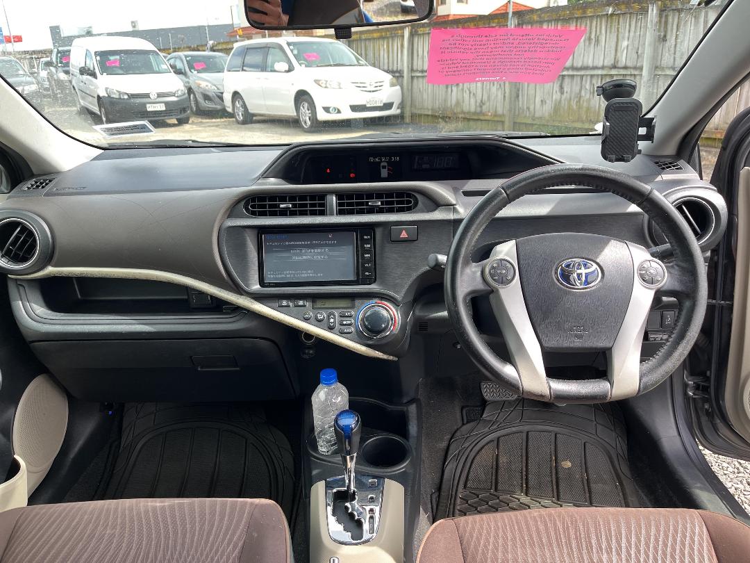 Photo '15' of Toyota Aqua