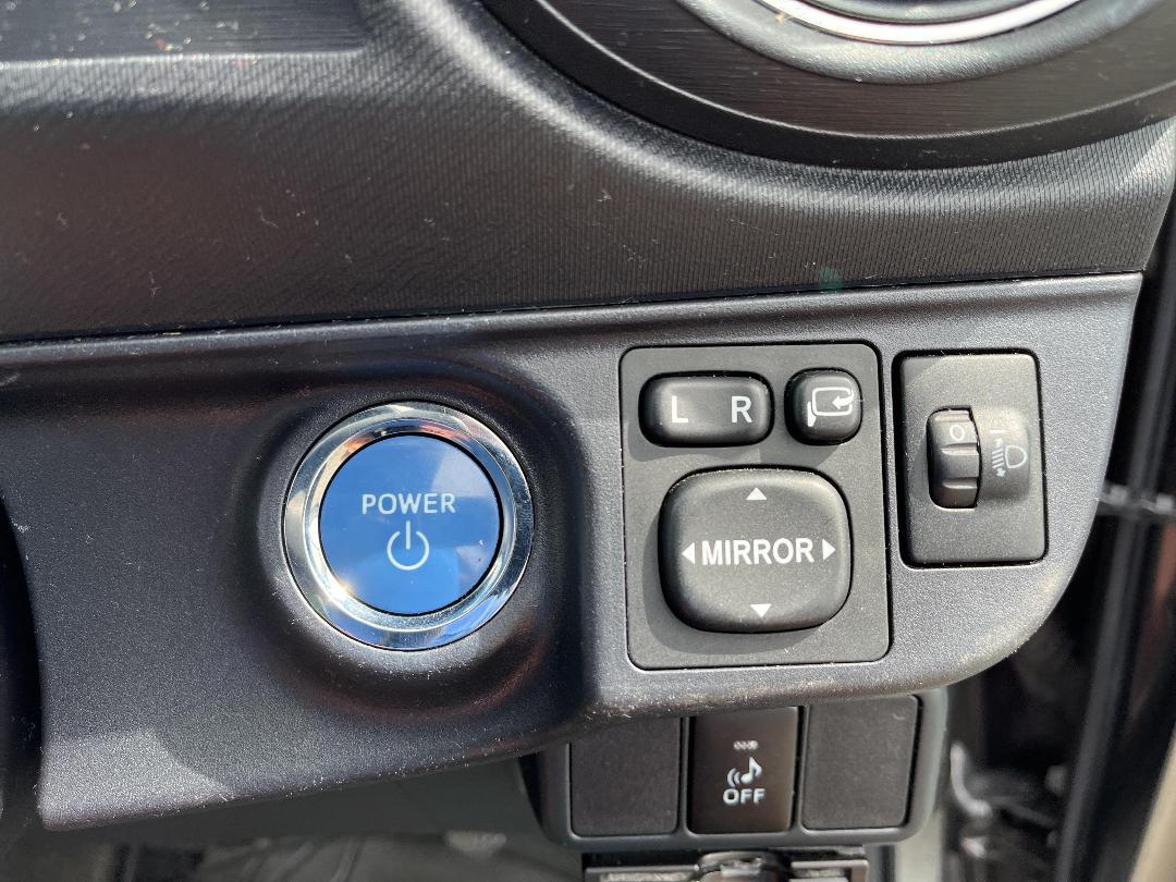 Photo '22' of Toyota Aqua