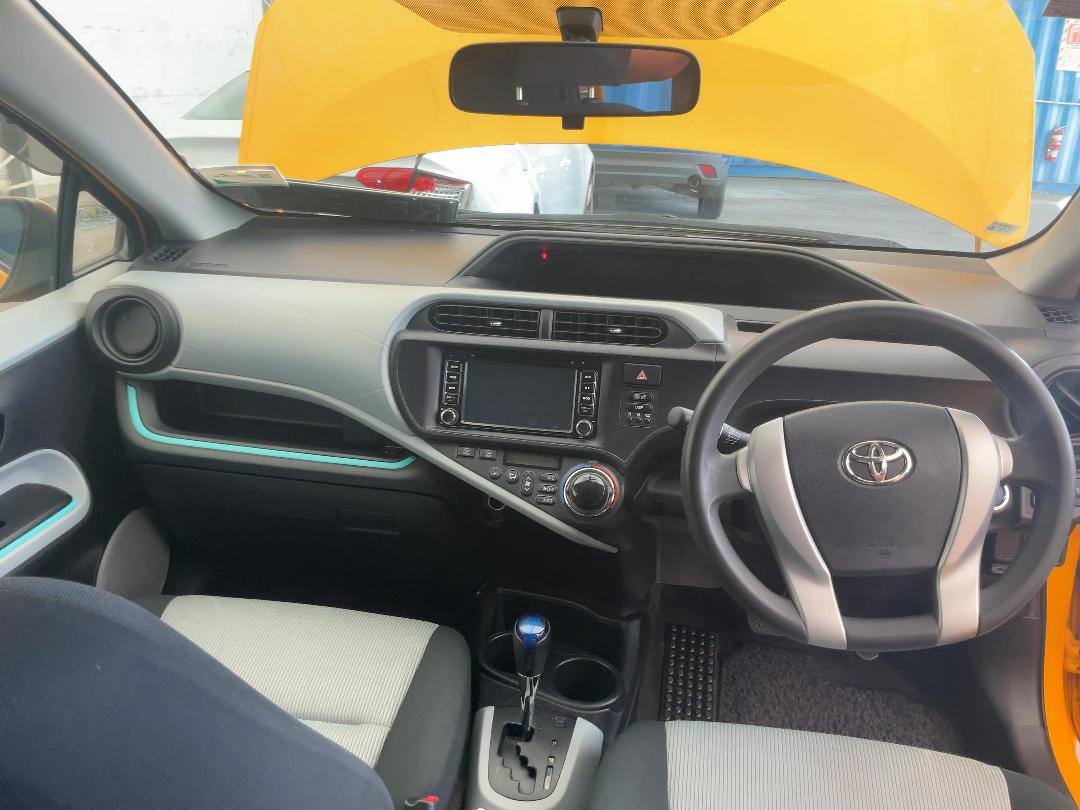 Photo '22' of Toyota Aqua