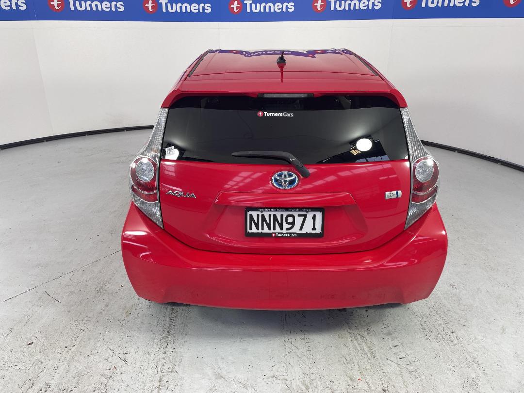 Photo '6' of Toyota Aqua Photo '6' of Toyota Aqua