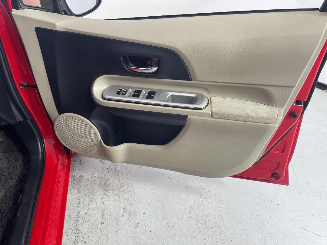 Photo '15' of Toyota Aqua Photo '15' of Toyota Aqua