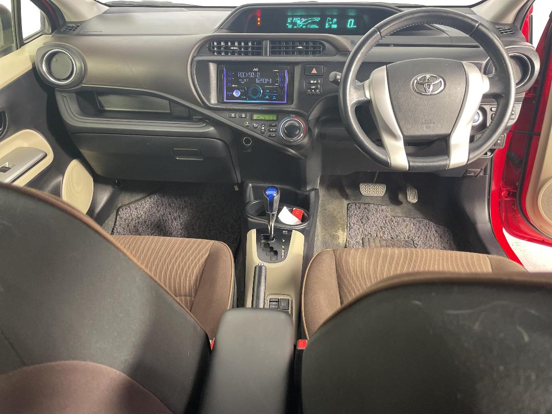 Photo '17' of Toyota Aqua Photo '17' of Toyota Aqua