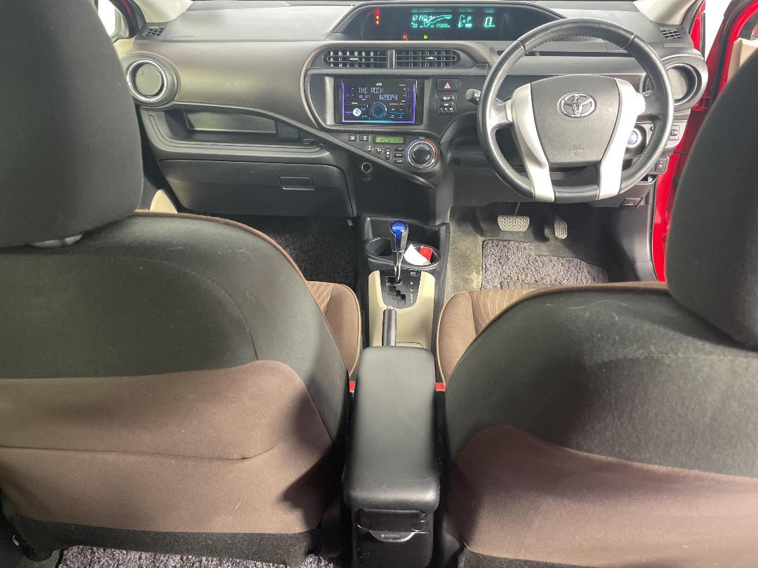 Photo '18' of Toyota Aqua Photo '18' of Toyota Aqua