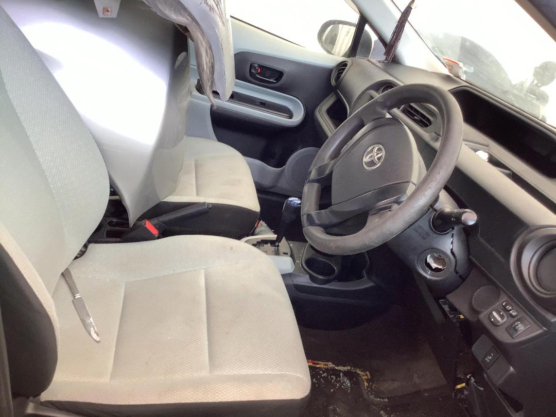 Photo '12' of Toyota Aqua