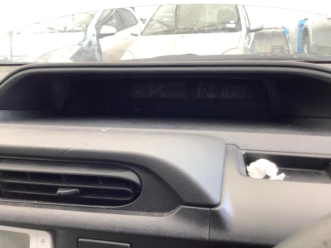 Photo '18' of Toyota Aqua