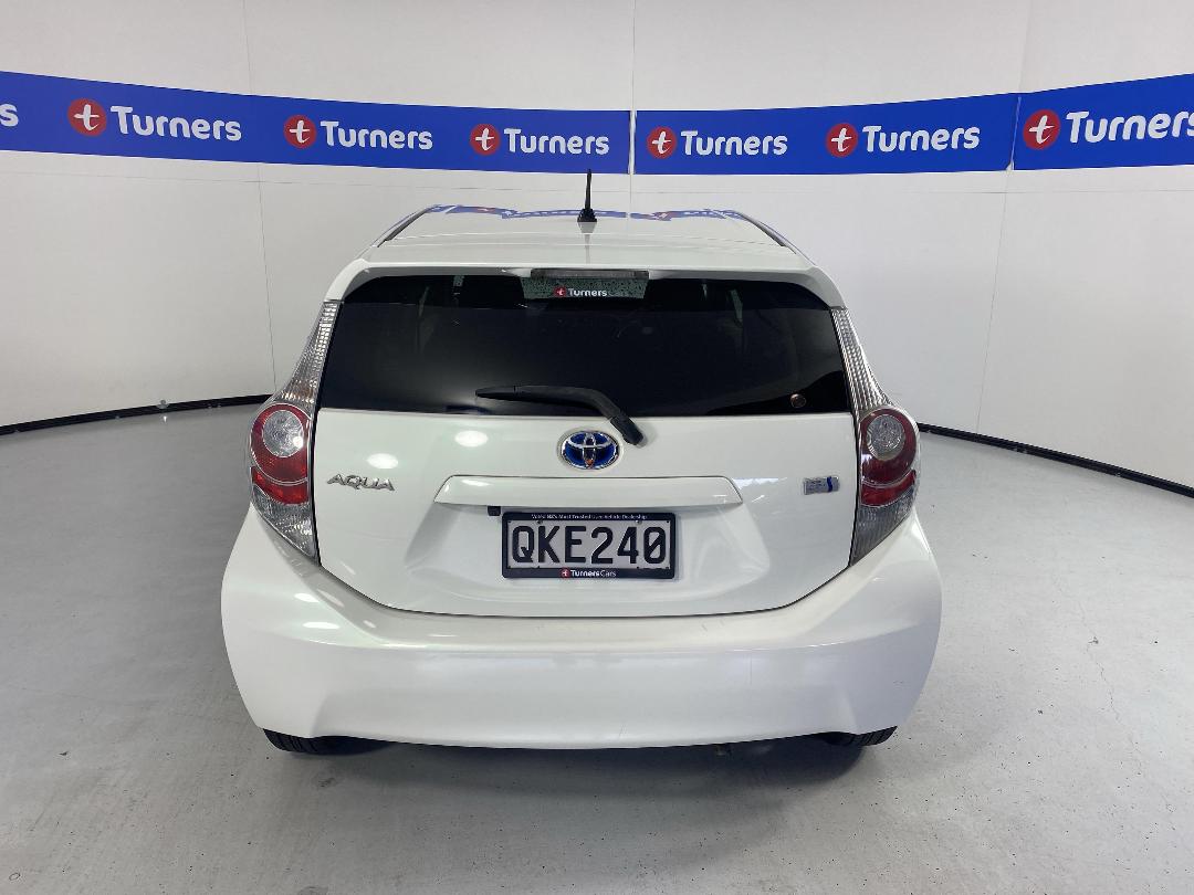 Photo '6' of Toyota Aqua