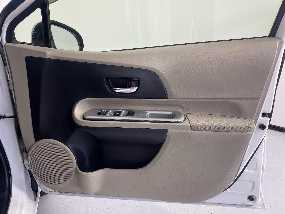 Photo '15' of Toyota Aqua