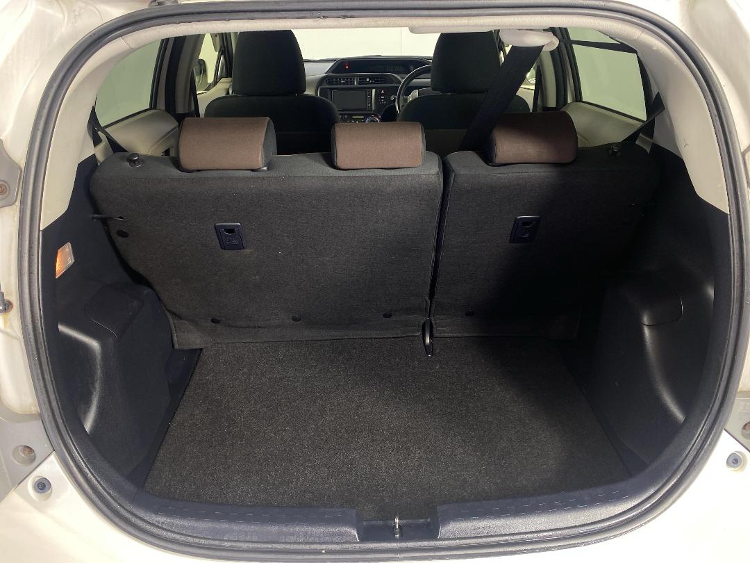 Photo '14' of Toyota Aqua