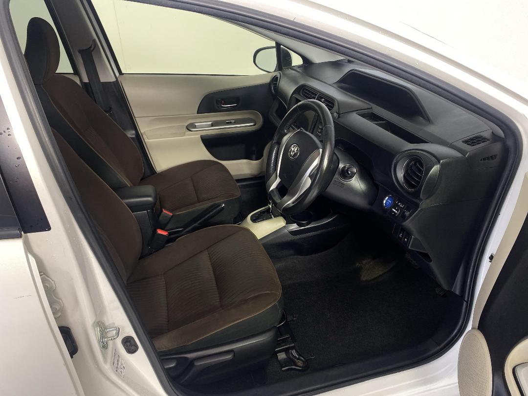 Photo '16' of Toyota Aqua