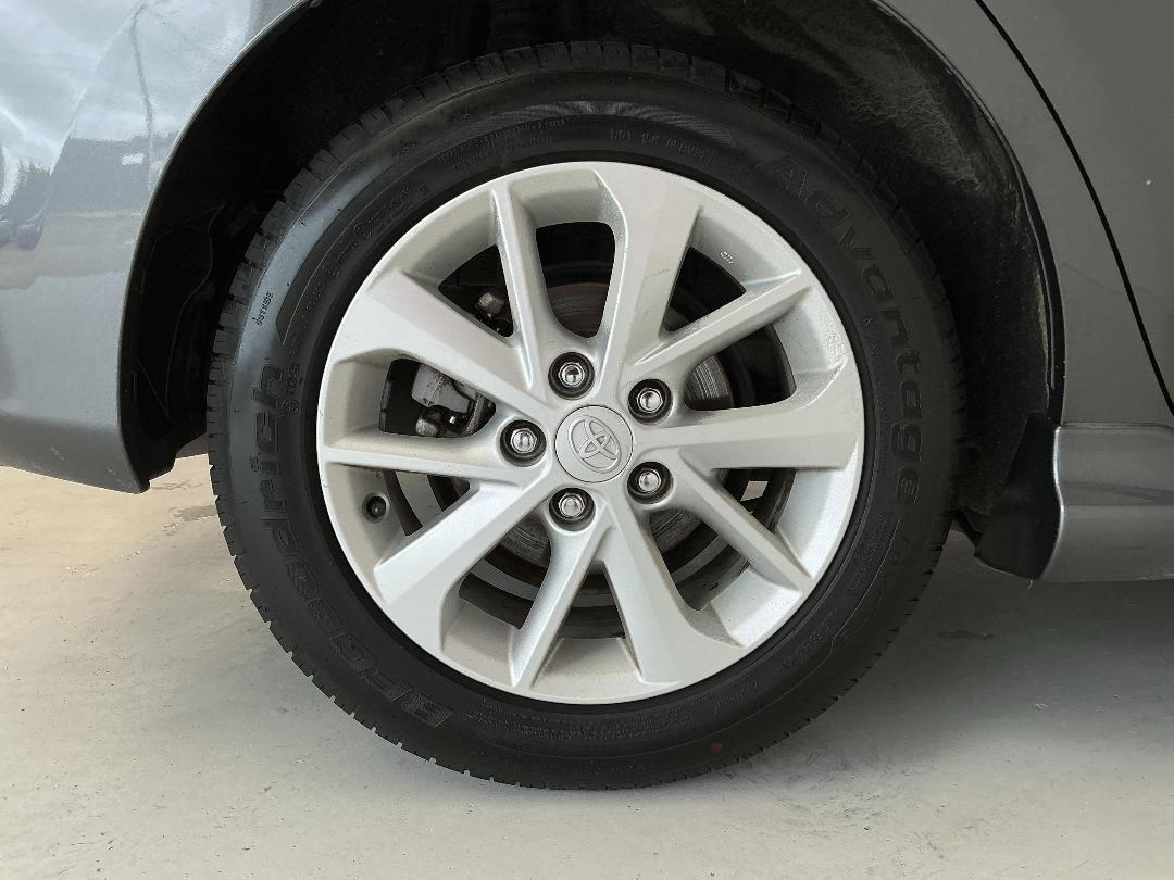 Photo '12' of Toyota Auris