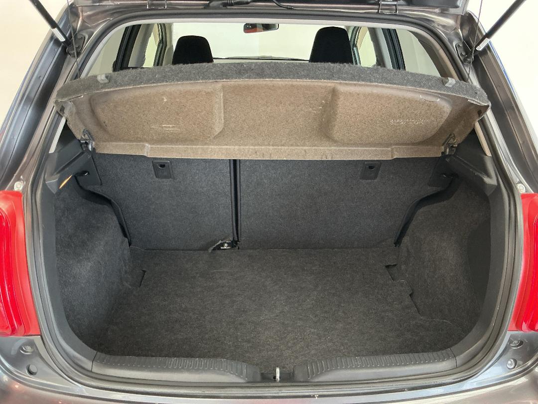 Photo '14' of Toyota Auris