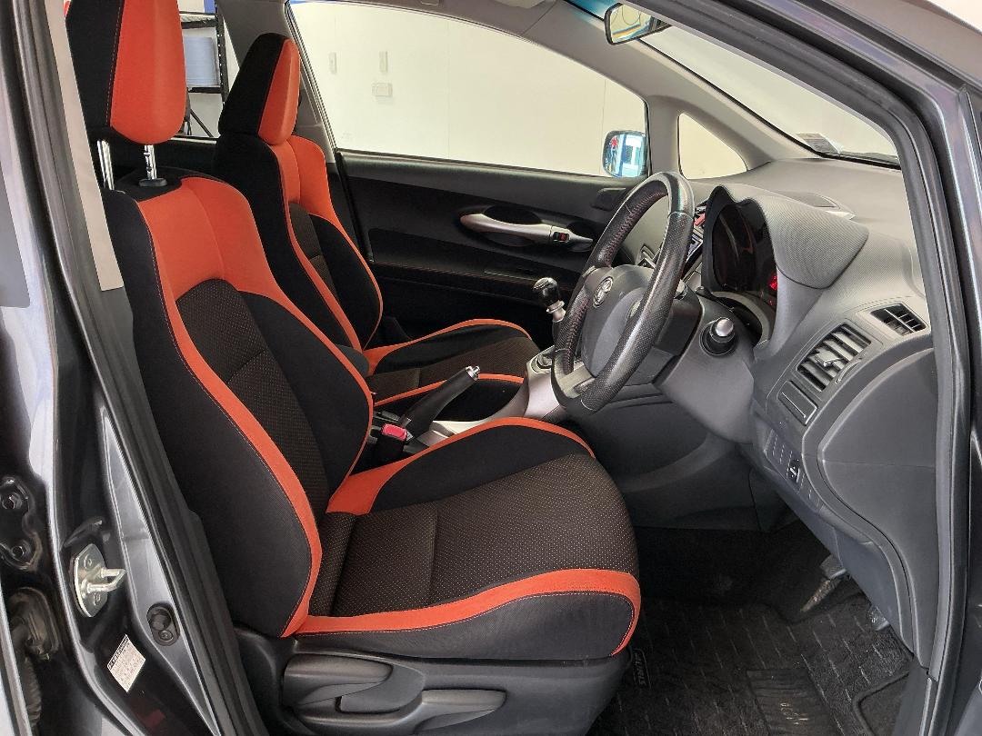 Photo '16' of Toyota Auris