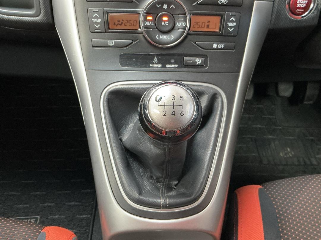 Photo '23' of Toyota Auris