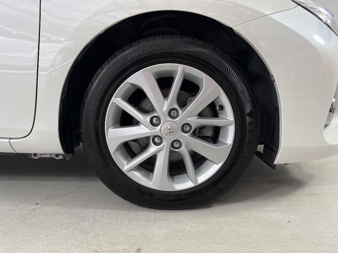 Photo '9' of Toyota Auris