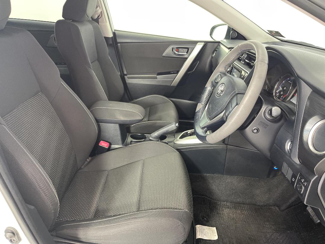 Photo '16' of Toyota Auris