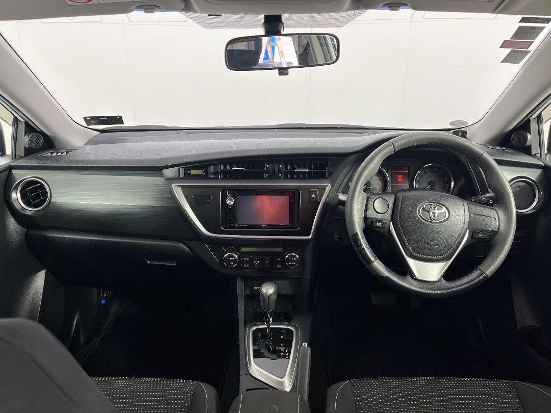 Photo '17' of Toyota Auris