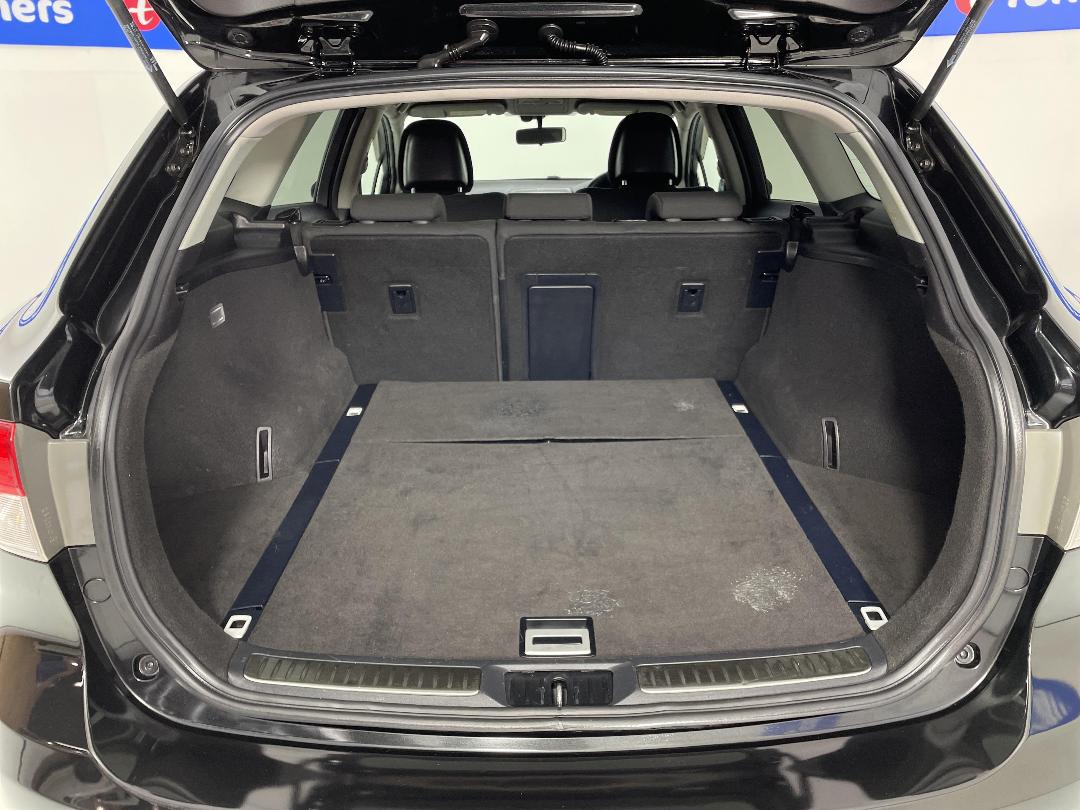 Photo '14' of Toyota Avensis