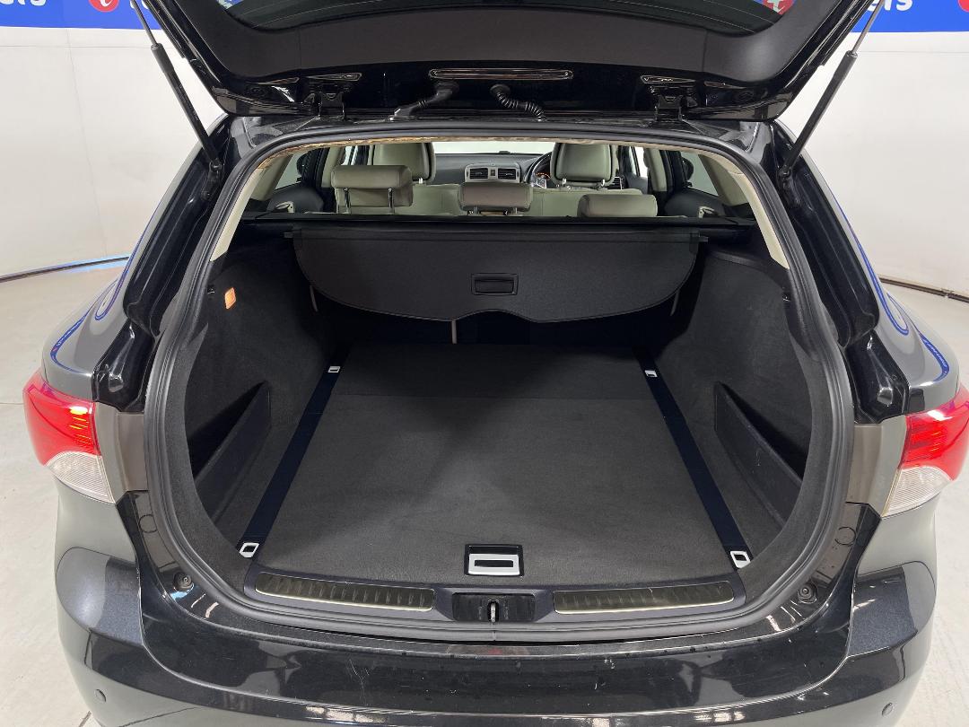 Photo '14' of Toyota Avensis