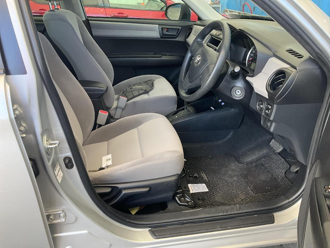 Photo '17' of Toyota Axio Corolla