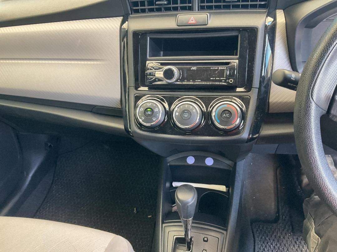 Photo '20' of Toyota Axio Corolla