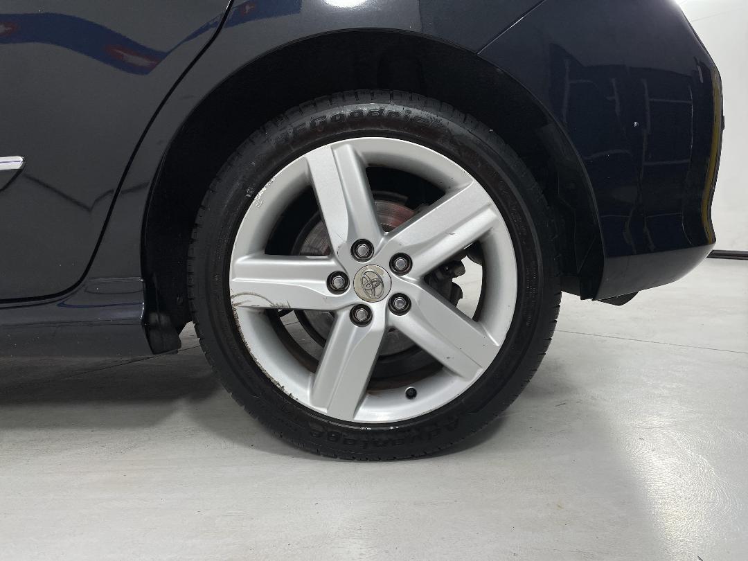 Photo '11' of Toyota Blade Photo '11' of Toyota Blade