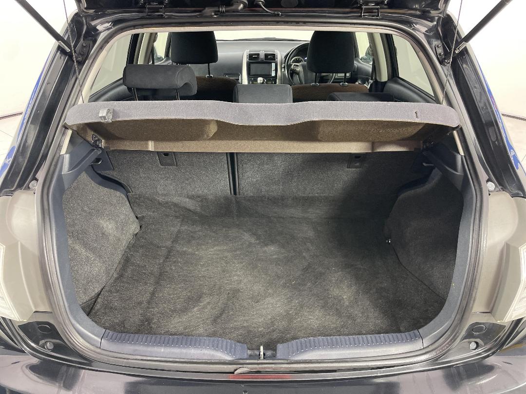 Photo '14' of Toyota Blade Photo '14' of Toyota Blade