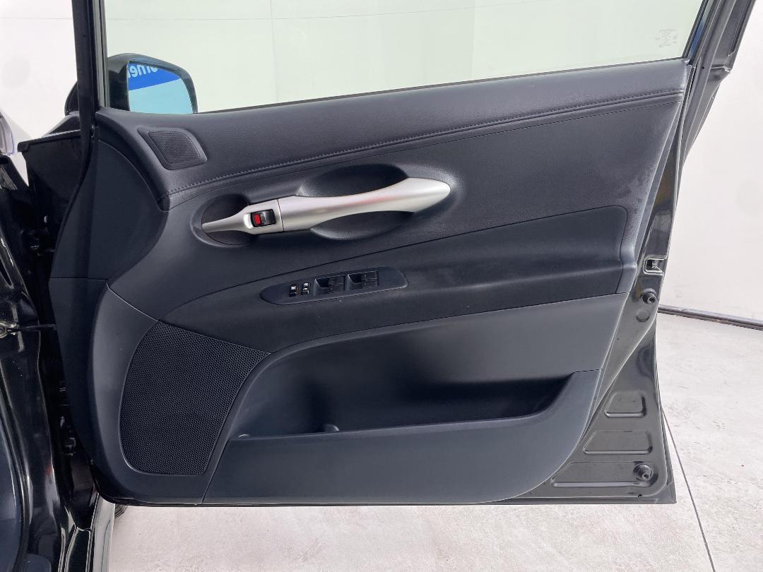 Photo '15' of Toyota Blade Photo '15' of Toyota Blade