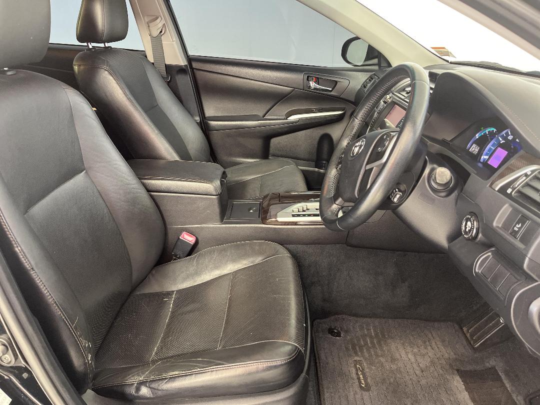 Photo '16' of Toyota Camry