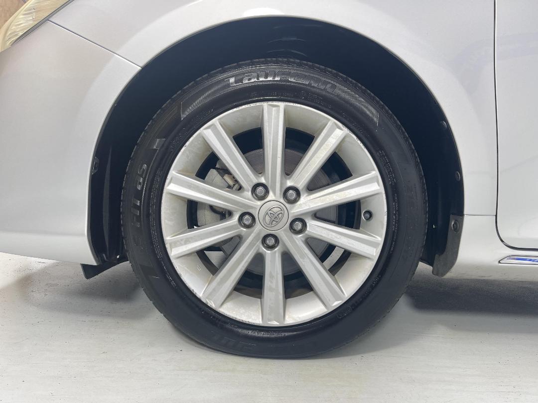 Photo '10' of Toyota Camry