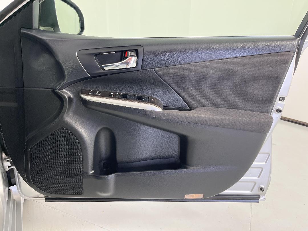 Photo '15' of Toyota Camry