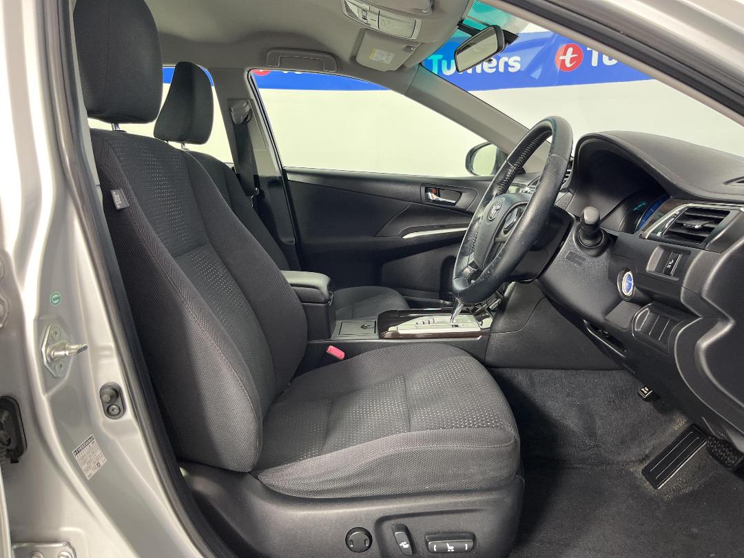 Photo '16' of Toyota Camry