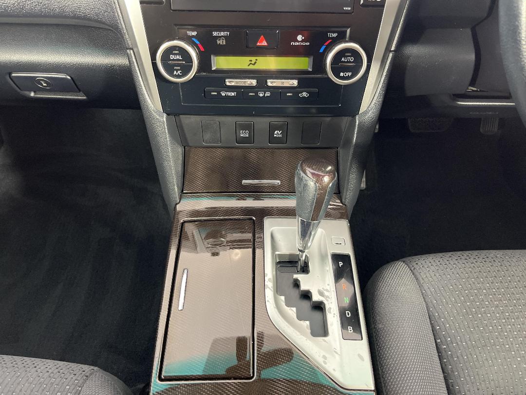 Photo '18' of Toyota Camry