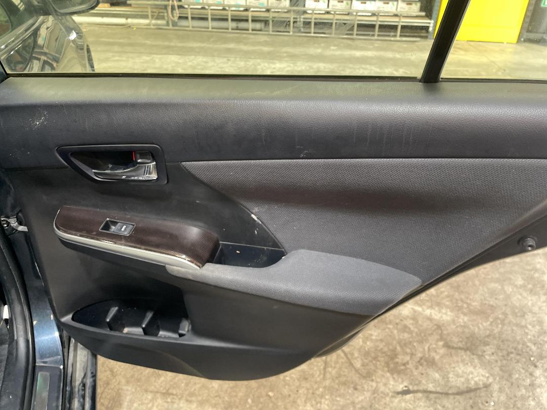 Photo '17' of Toyota Camry Hybrid Photo '17' of Toyota Camry Hybrid