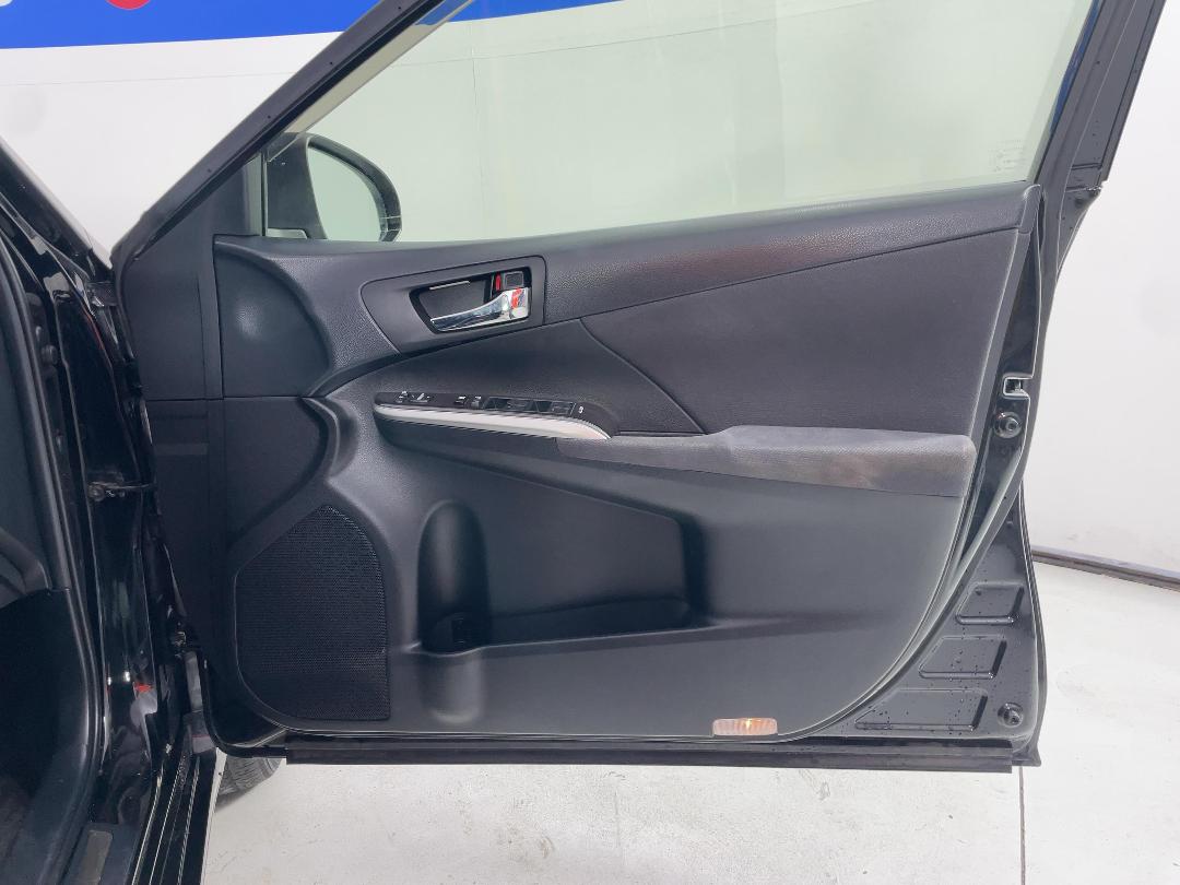 Photo '15' of Toyota Camry Photo '15' of Toyota Camry