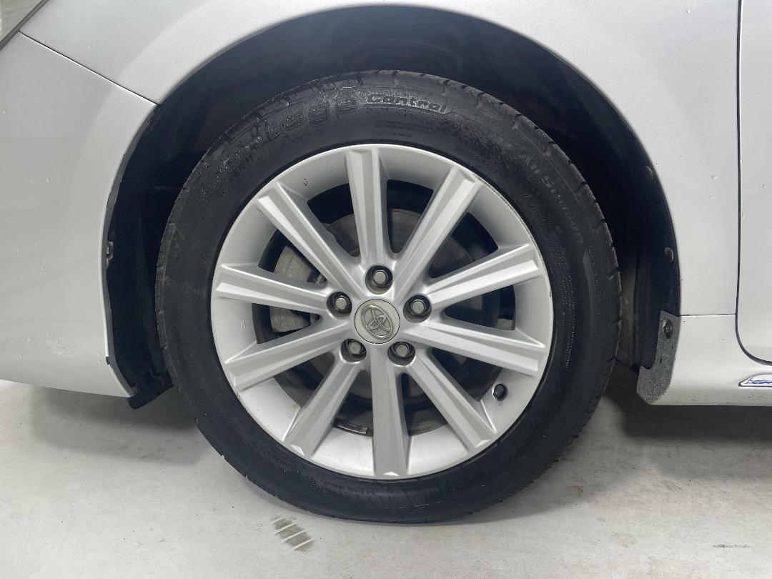 Photo '10' of Toyota Camry