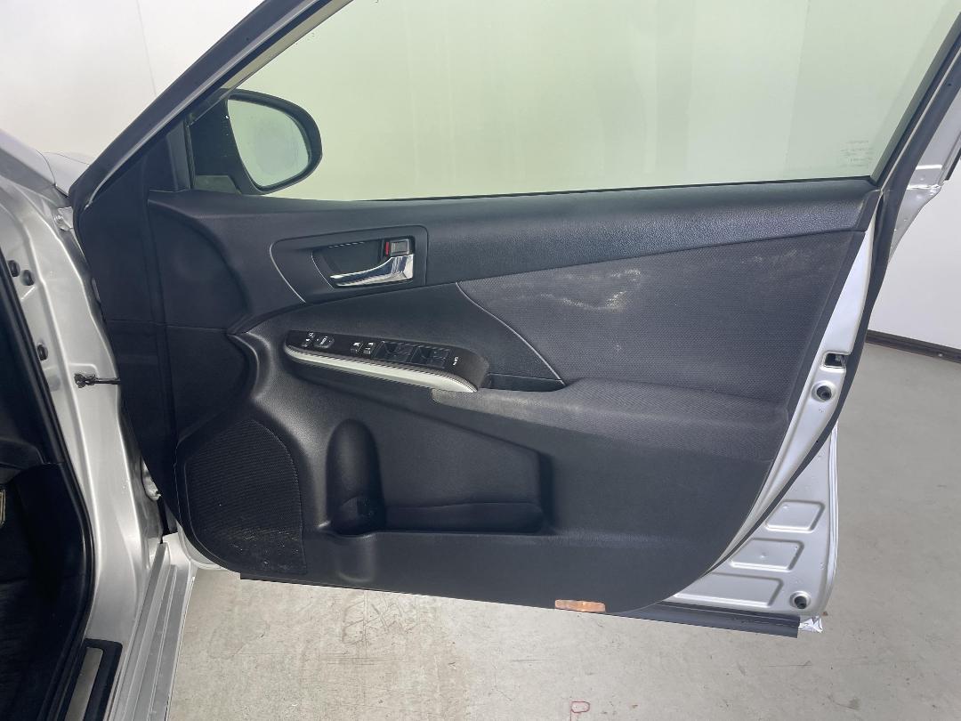 Photo '15' of Toyota Camry