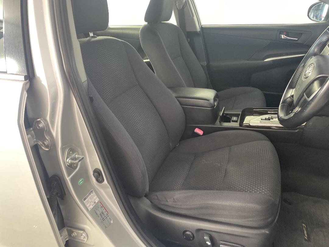 Photo '16' of Toyota Camry