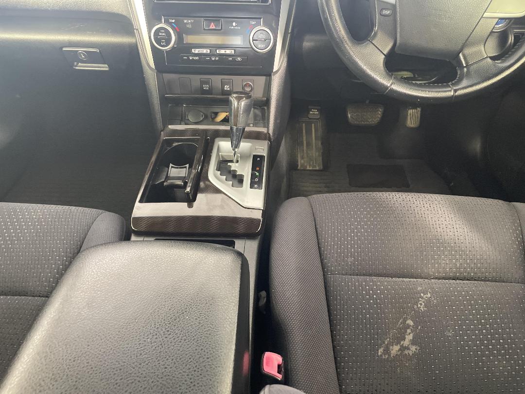 Photo '18' of Toyota Camry