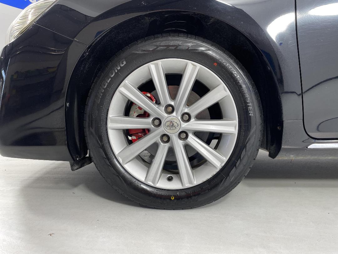 Photo '10' of Toyota Camry