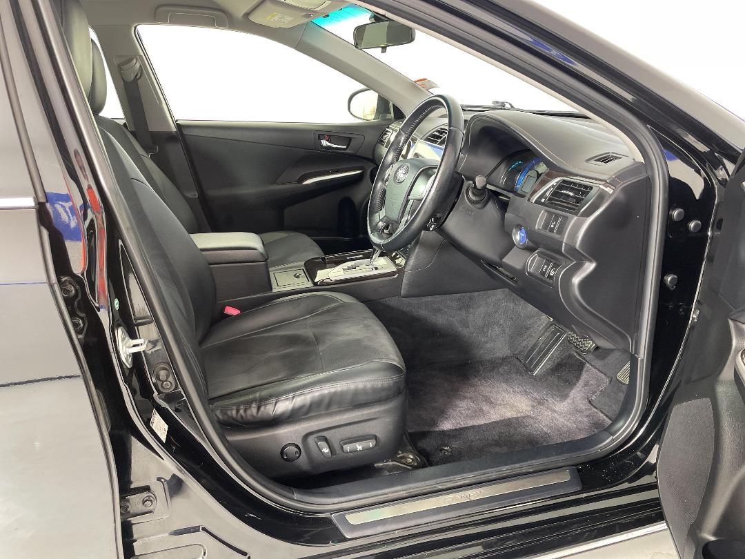 Photo '16' of Toyota Camry