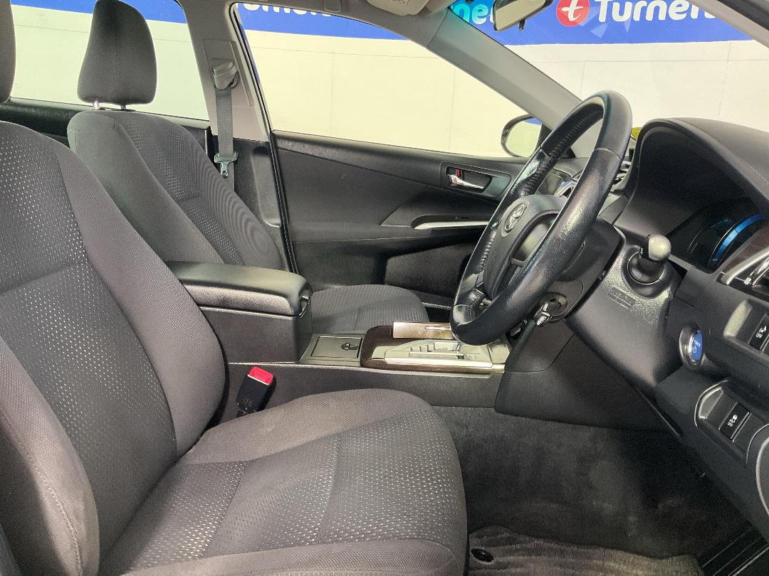 Photo '16' of Toyota Camry