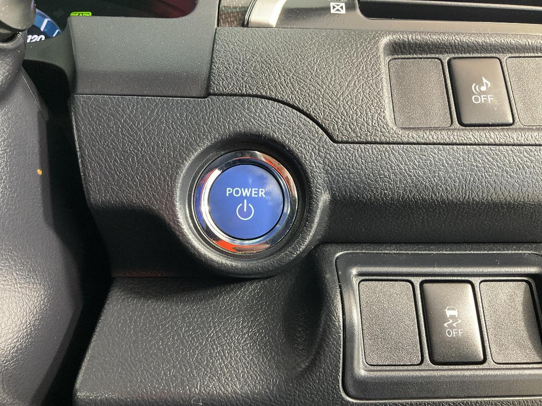 Photo '28' of Toyota Camry