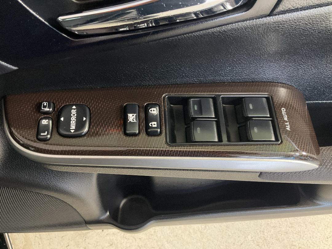 Photo '30' of Toyota Camry