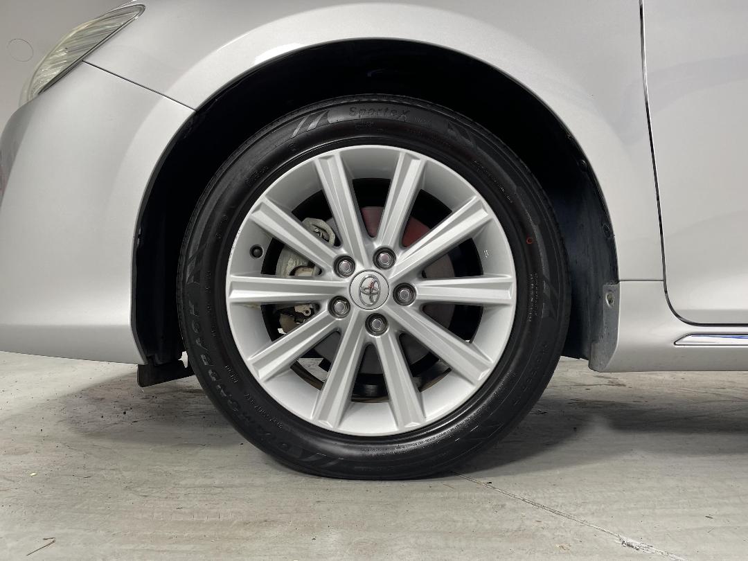 Photo '10' of Toyota Camry