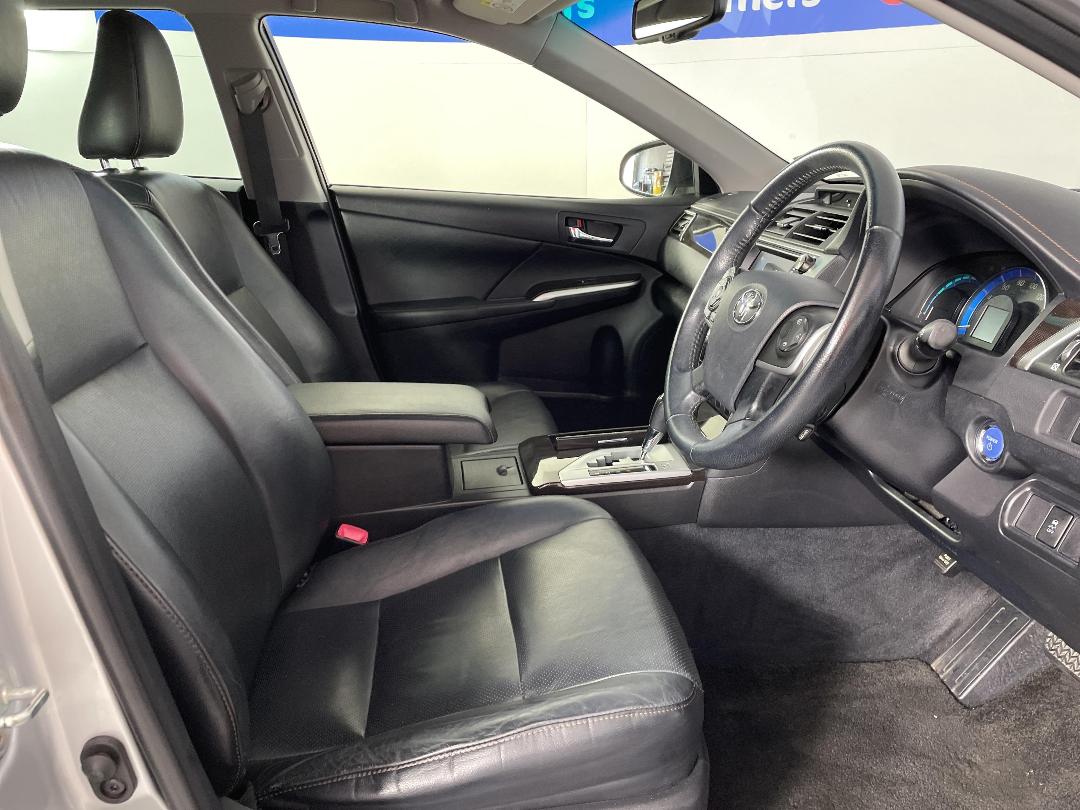 Photo '16' of Toyota Camry