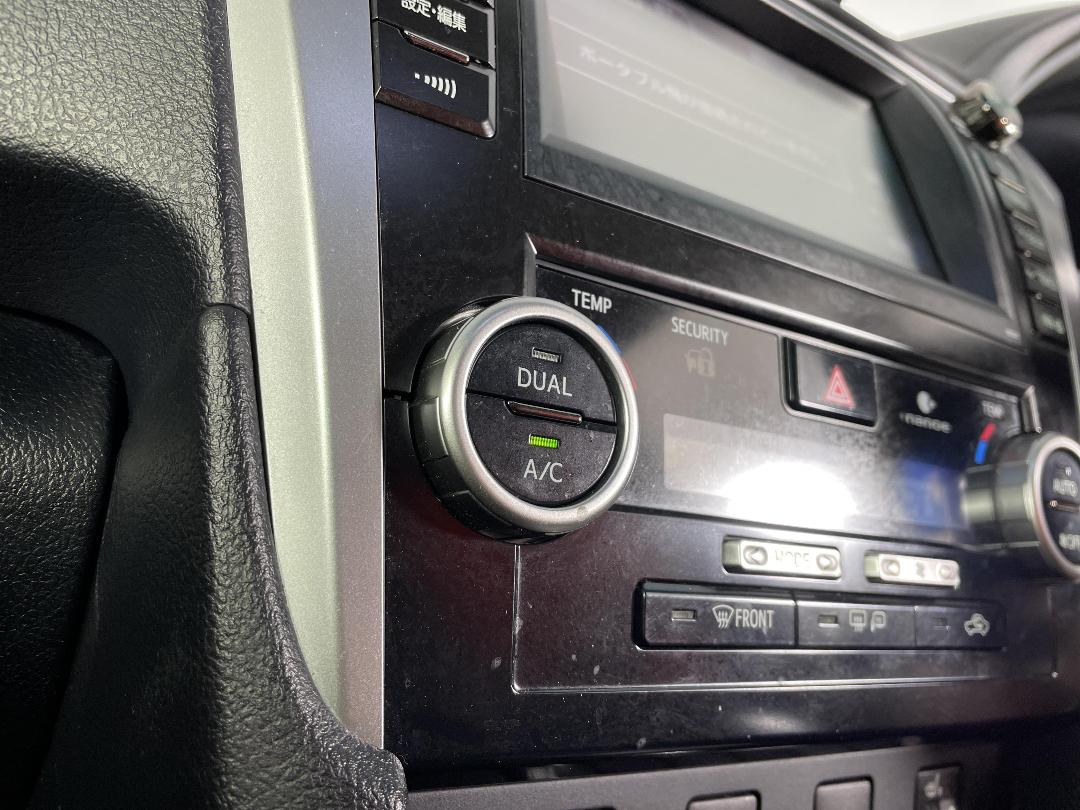 Photo '33' of Toyota Camry