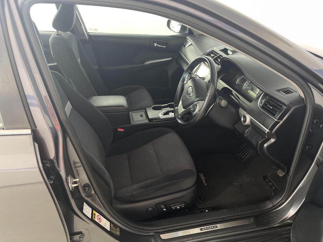 Photo '16' of Toyota Camry Photo '16' of Toyota Camry